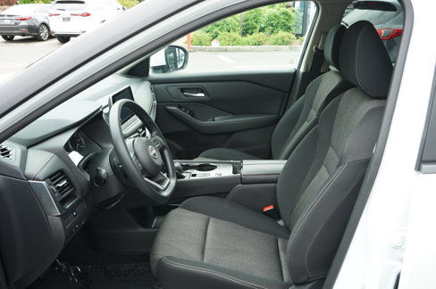 Used 2024 Nissan Rogue SV image 16