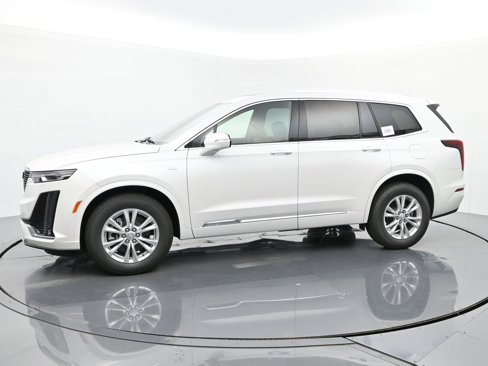 New 2025 Cadillac XT6 Luxury image 2