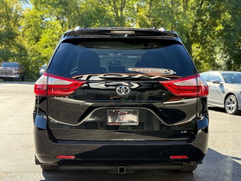 Used 2015 Toyota Sienna LE image 4