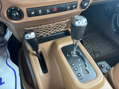 Used 2017 Jeep Wrangler Unlimited Sahara w/ Connectivity Group image 28