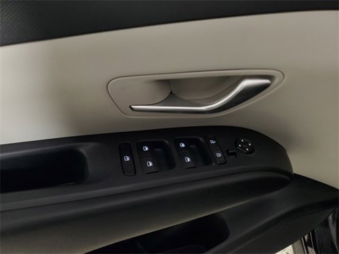 Used 2022 Hyundai Tucson SE image 19