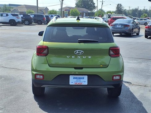 Used 2022 Hyundai Venue SEL image 4