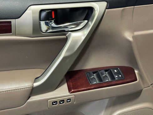 Used 2016 Lexus GX 460 image 10