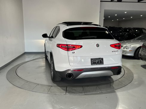 Used 2022 Alfa Romeo Stelvio Ti image 10