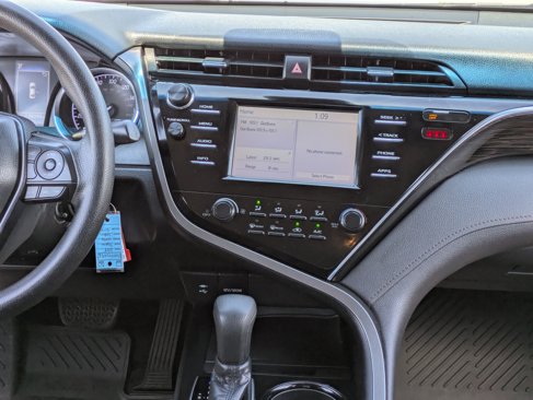 Used 2018 Toyota Camry LE image 16