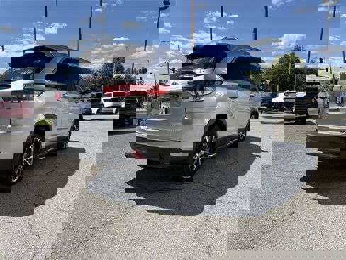 Used 2019 Toyota Highlander XLE image 5