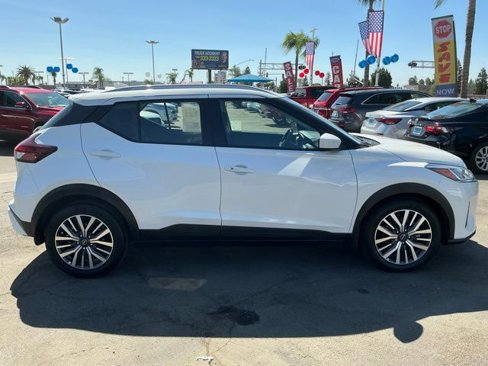 Used 2023 Nissan Kicks SV image 4