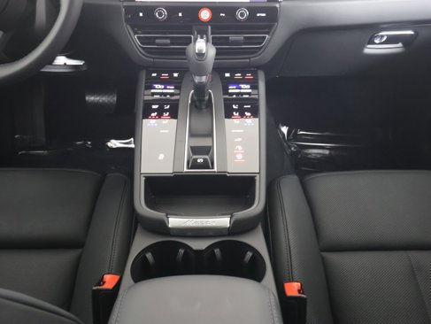 New 2024 Porsche Macan image 20