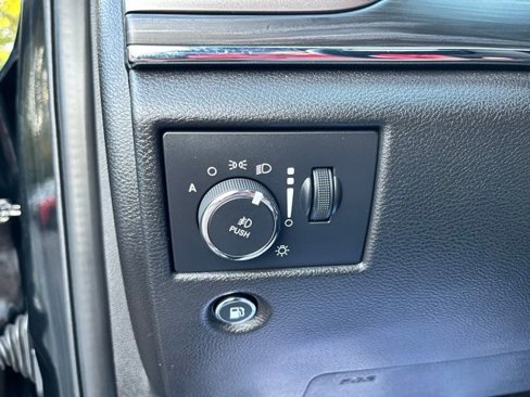 Used 2021 Jeep Grand Cherokee Limited w/ Sun & Sound Group image 27