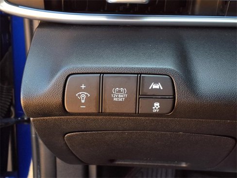 Used 2023 Hyundai Elantra Limited w/ Preferred Accessory Package image 12