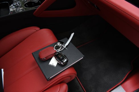 Used 2023 Bentley Bentayga image 27