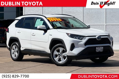 Used 2020 Toyota RAV4 LE image 1
