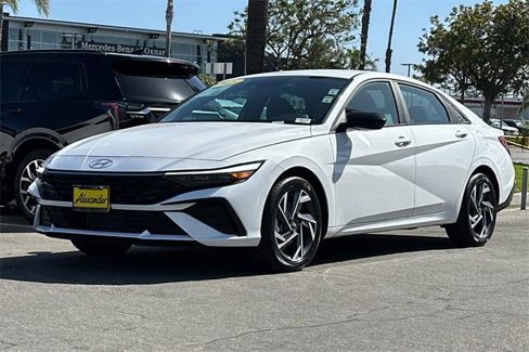 Certified 2025 Hyundai Elantra Sport image 8