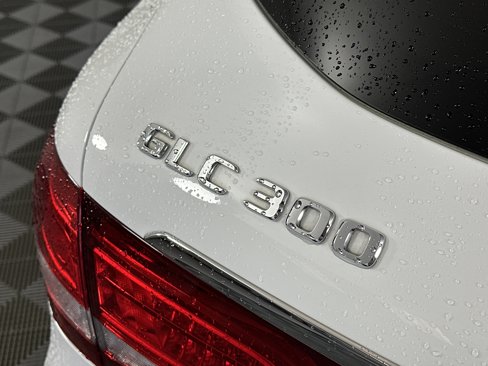 Used 2017 Mercedes-Benz GLC 300 4MATIC image 16