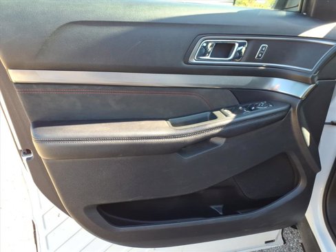 Used 2018 Ford Explorer XLT w/ Equipment Group 202A image 16