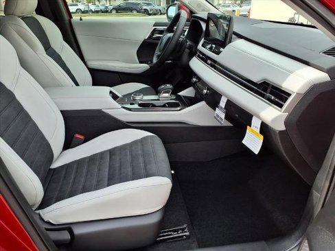 New 2025 Mitsubishi Outlander SE image 9