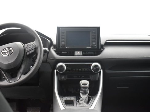 Used 2020 Toyota RAV4 LE image 18