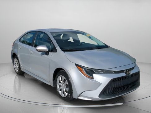 Used 2021 Toyota Corolla LE image 3