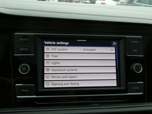 Used 2022 Volkswagen Jetta SE image 39