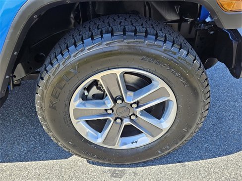 Used 2022 Jeep Wrangler Unlimited Sahara w/ Cold Weather Group image 19