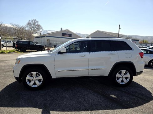Used 2011 Jeep Grand Cherokee Laredo image 3