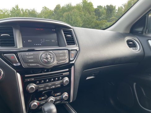 Used 2020 Nissan Pathfinder SV image 31