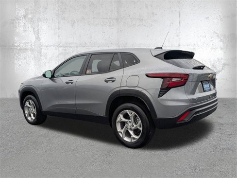 Certified 2024 Chevrolet Trax LS w/ LS Convenience Package image 8
