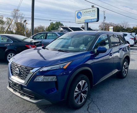 Used 2023 Nissan Rogue SV image 3