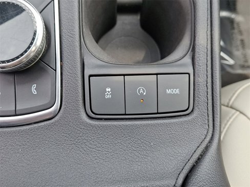 Used 2019 Cadillac XT4 Luxury w/ Cold Weather Package image 25