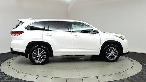 Used 2017 Toyota Highlander XLE image 8