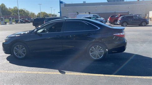 Used 2017 Toyota Camry SE image 5