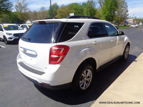 Used 2017 Chevrolet Equinox LT w/ Convenience Package image 3