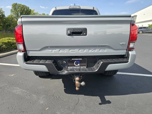 Used 2018 Toyota Tacoma TRD Sport image 7