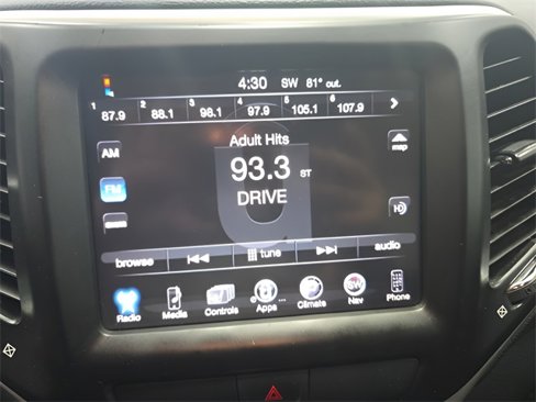 Used 2015 Jeep Cherokee Trailhawk w/ Cold Weather Group image 18