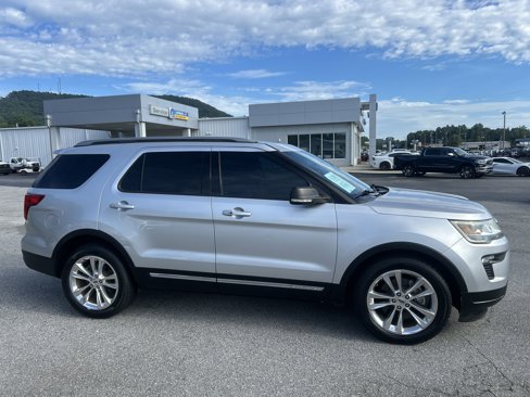 Used 2019 Ford Explorer XLT w/ Equipment Group 202A image 11