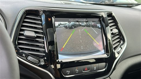 Used 2021 Jeep Cherokee Limited image 19