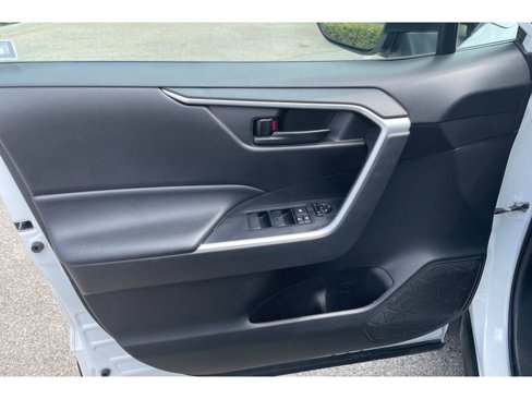 Used 2022 Toyota RAV4 LE image 10