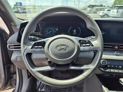 Used 2024 Hyundai Elantra SEL w/ Convenience Package image 18