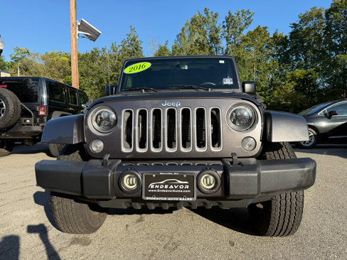 Used 2016 Jeep Wrangler Unlimited Sahara image 2