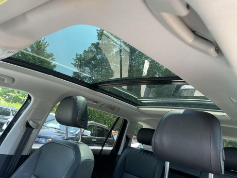Used 2022 Volkswagen Tiguan SE image 19