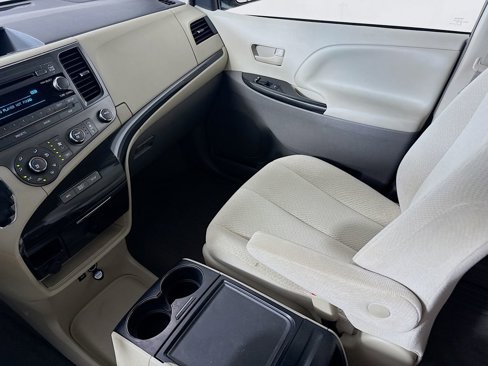 Used 2012 Toyota Sienna LE image 20