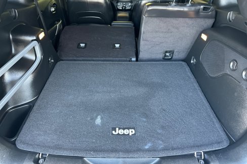 Used 2017 Jeep Cherokee Overland w/ Technology Group image 16