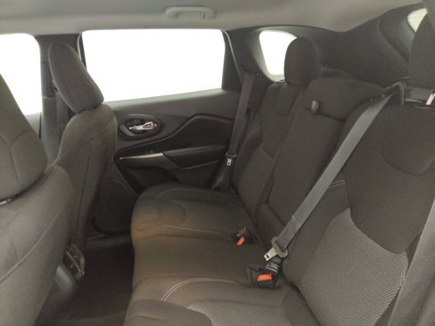 Used 2020 Jeep Cherokee Latitude image 18