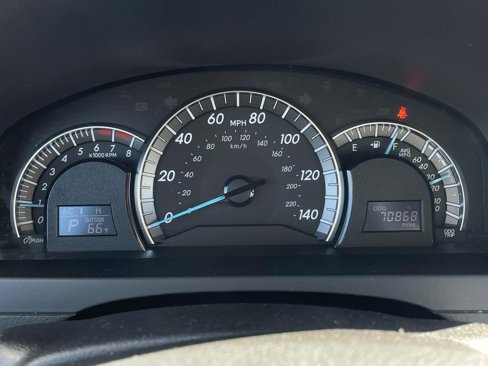 Used 2014 Toyota Camry image 14