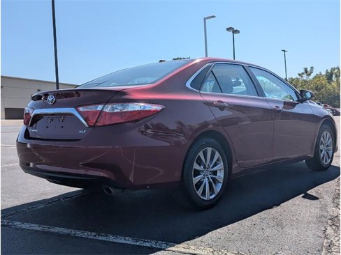 Used 2017 Toyota Camry XLE image 7