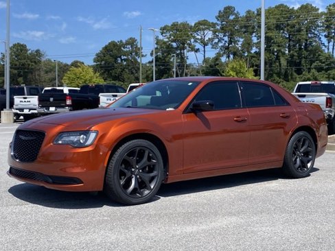 Used 2021 Chrysler 300 Touring w/ Sport Appearance Package image 8