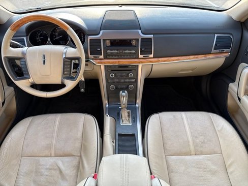 Used 2010 Lincoln MKZ image 21