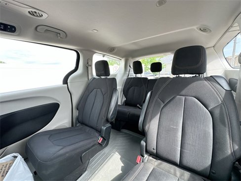 Used 2017 Chrysler Pacifica LX image 45