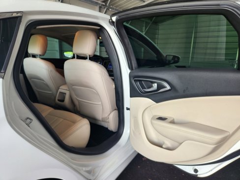 Used 2017 Chrysler 200 Limited Platinum image 36