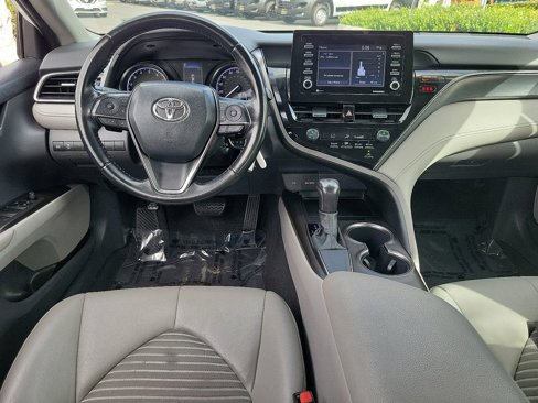 Used 2021 Toyota Camry SE image 4
